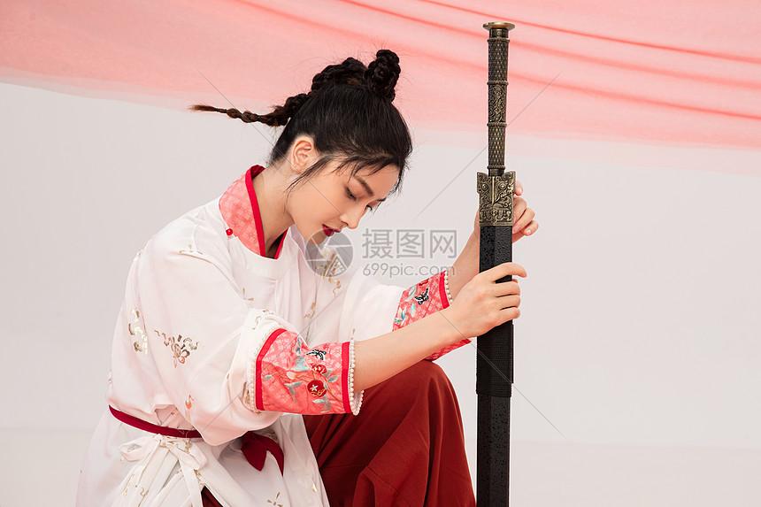暗区突围发卡网深度解析：游戏经济与虚拟物品交易的暗流涌动