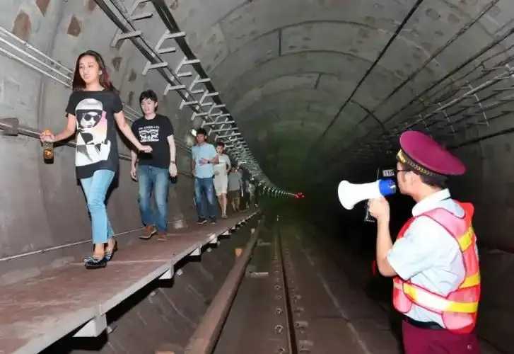地铁逃生卡网24小时在线服务指南