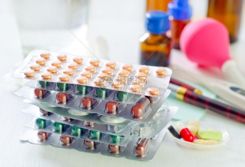 药物洗脱支架材质黑科技：生物可降解技术为何能颠覆心血管治疗？