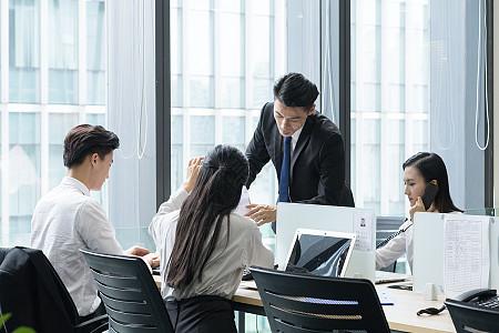 企业如何选择裸金属服务器或云服务器部署方案