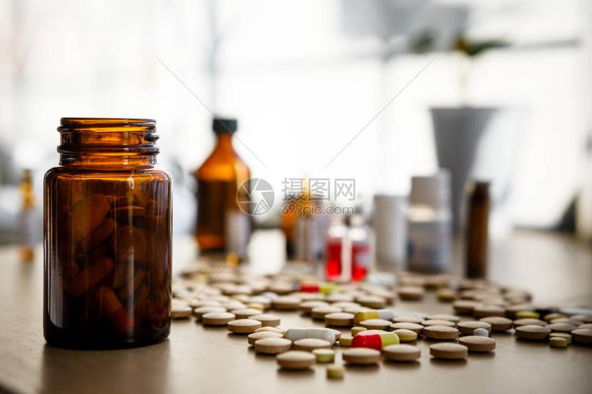 药物洗脱支架寿命与再狭窄率关联性研究分析