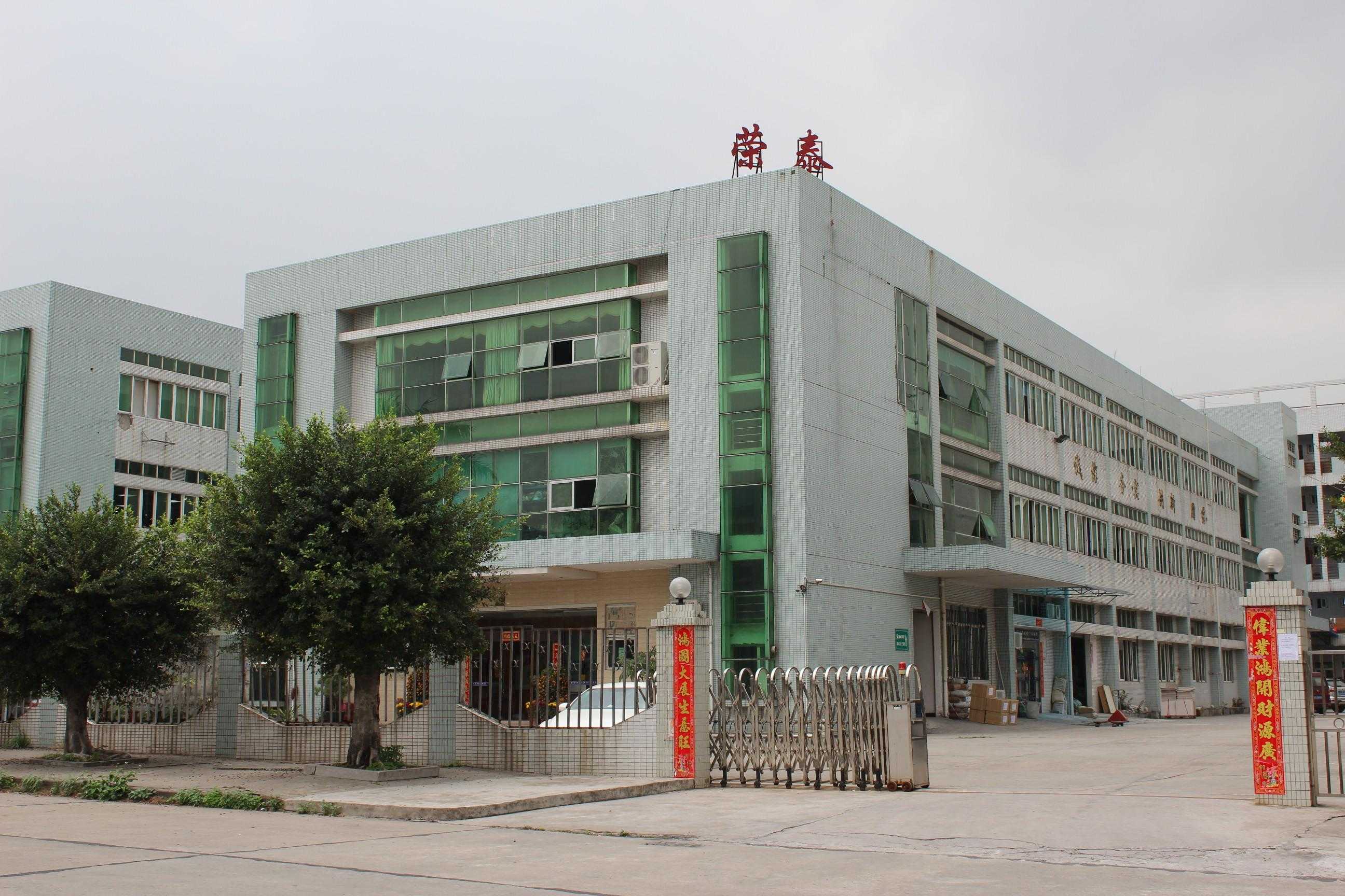 和平精英辅助工具推荐，最新最全外挂使用指南