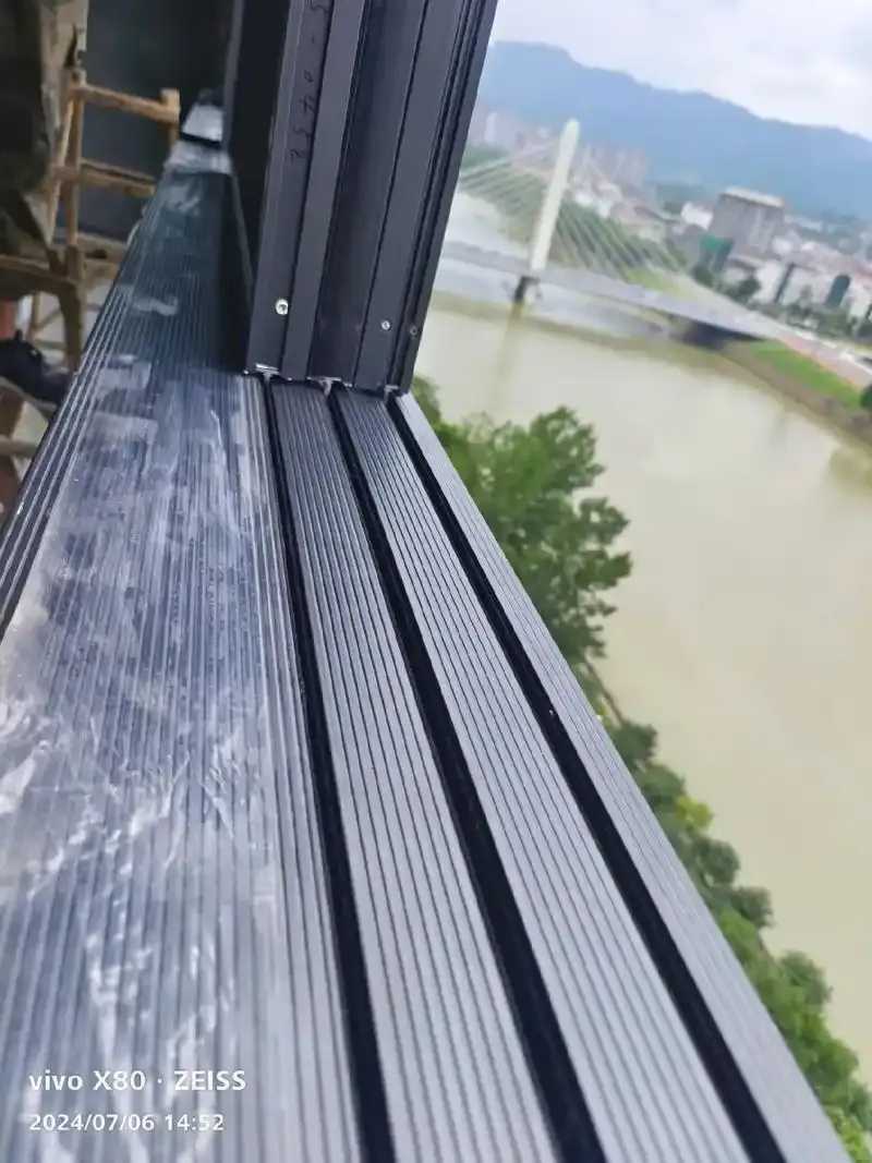 地铁逃生直装ikun悬浮窗技术解析