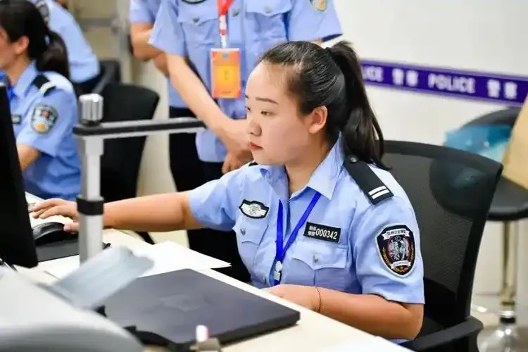 医疗辅助人员职业素养与标准化服务规范研究