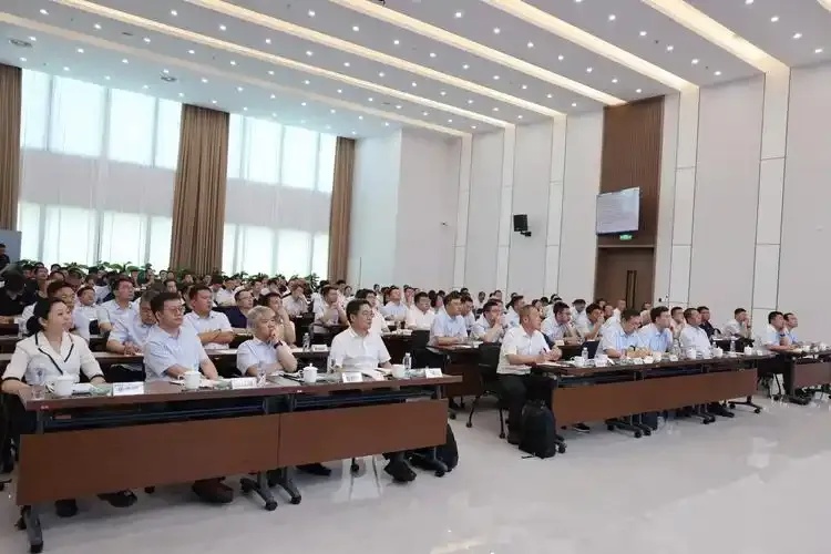 2023科技股暗战：某巨头布局AI芯片意外暴雷！