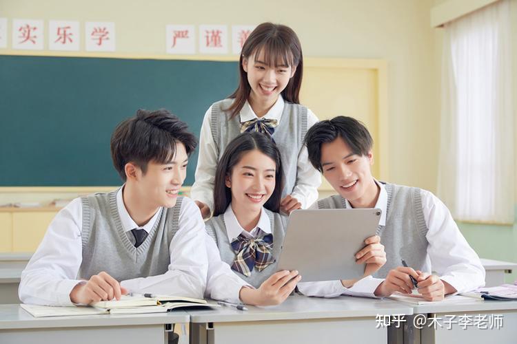 第五人格隐藏辅助位女生竟用战术碾压全场？