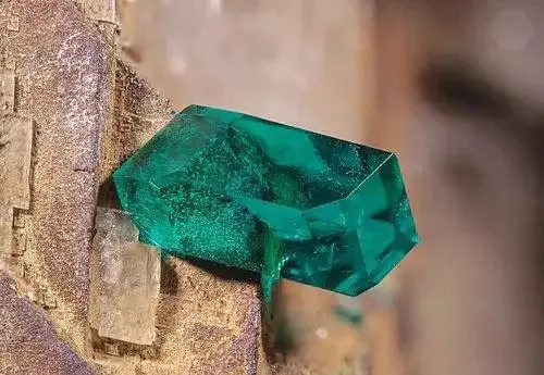 高分辨率矿物透视技术：原理、方法与应用前景分析
