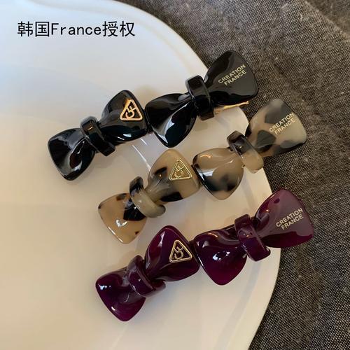 免费下载安装苹果iOS手机版CF小号低价发卡助手工具外挂脚本