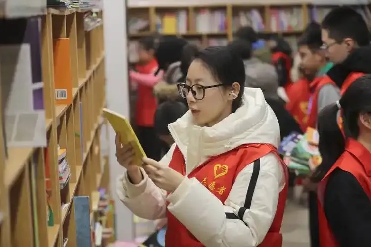 志愿者喜获表彰,公益项目获认可,致敬无私奉献