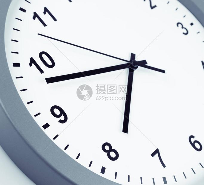 钟丽缇张伦硕带俩女儿甜蜜走红毯