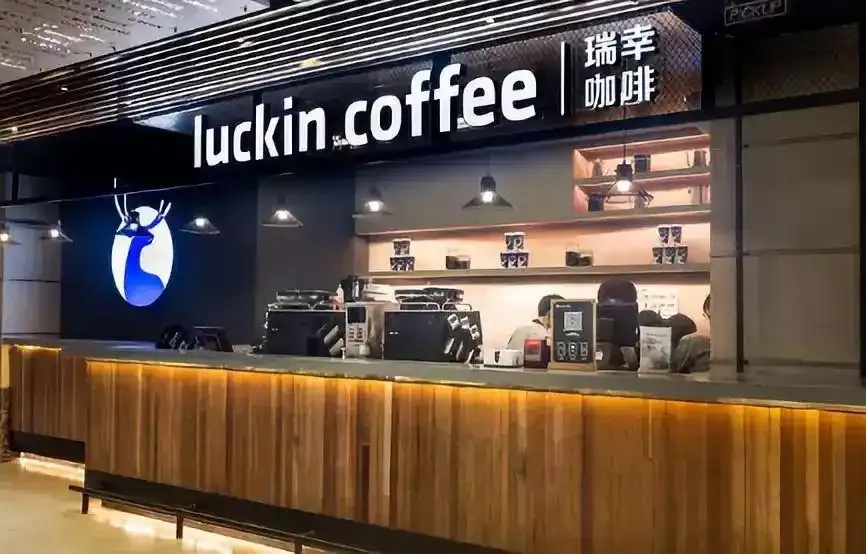 萤火突击外挂瑞幸化,作弊竟是真香?