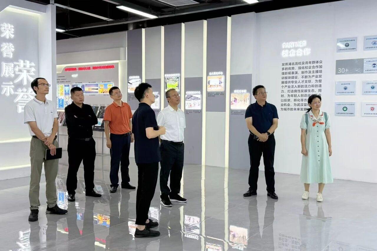 使命召唤透视自瞄挂免费下载