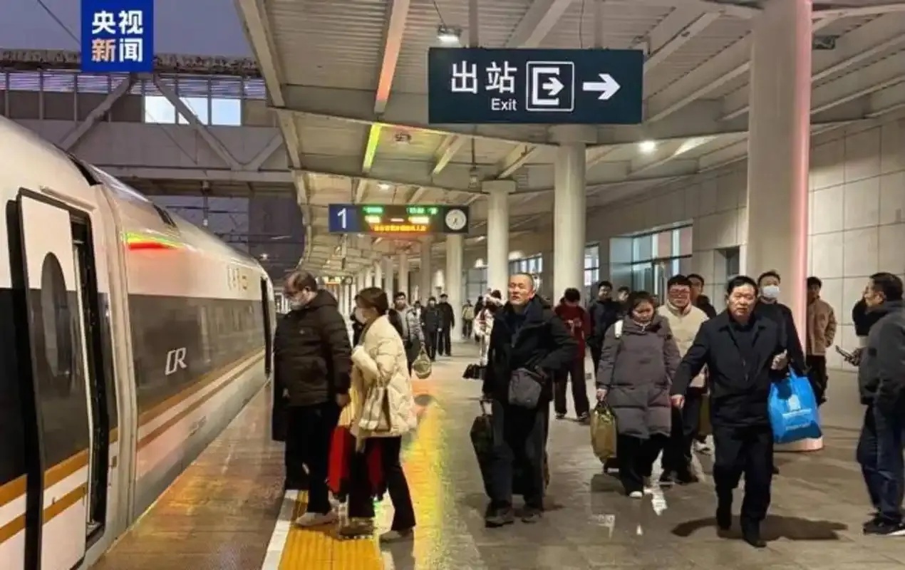 乘客讲述隧道内停车断电经历