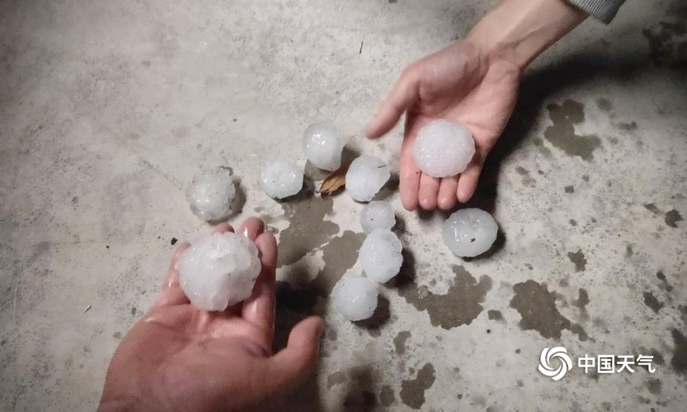 贵州多地遭遇暴雨冰雹天气