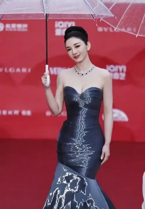 黄奕李晟红毯同框
