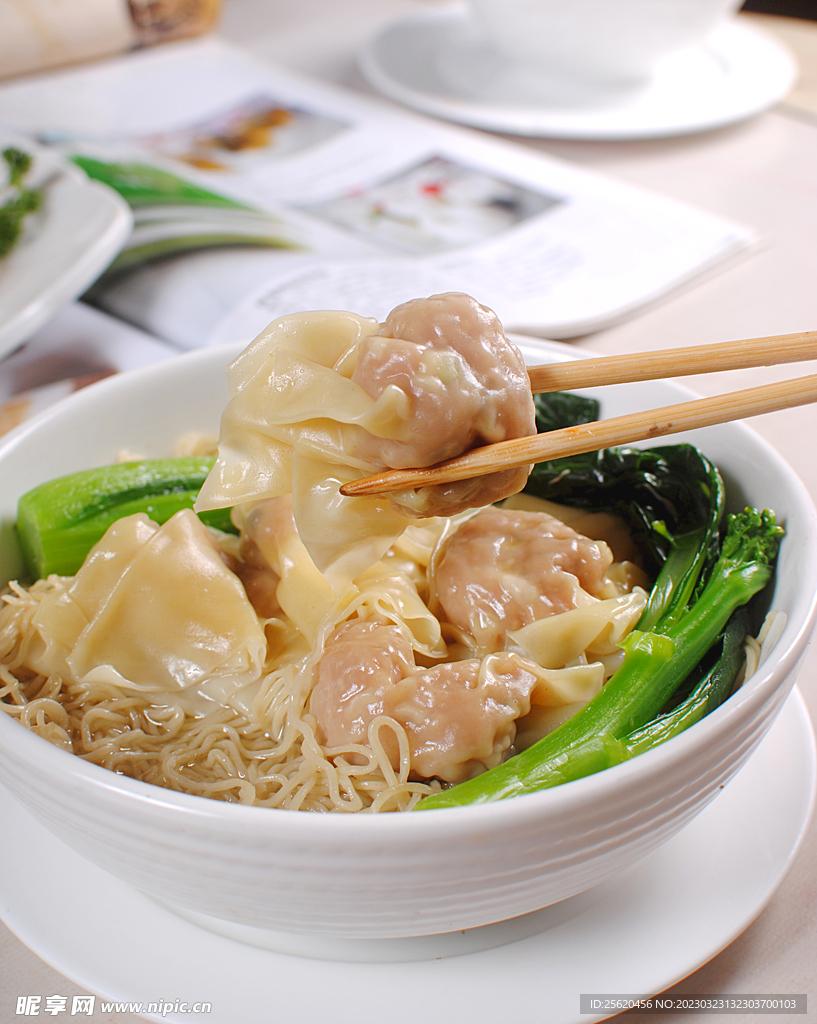 香港云吞面：美味诱人的视觉盛宴