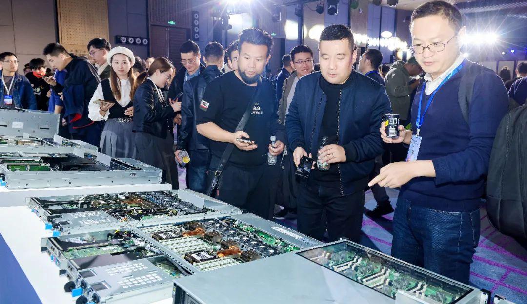 元脑服务器：浪潮引领未来科技新潮流