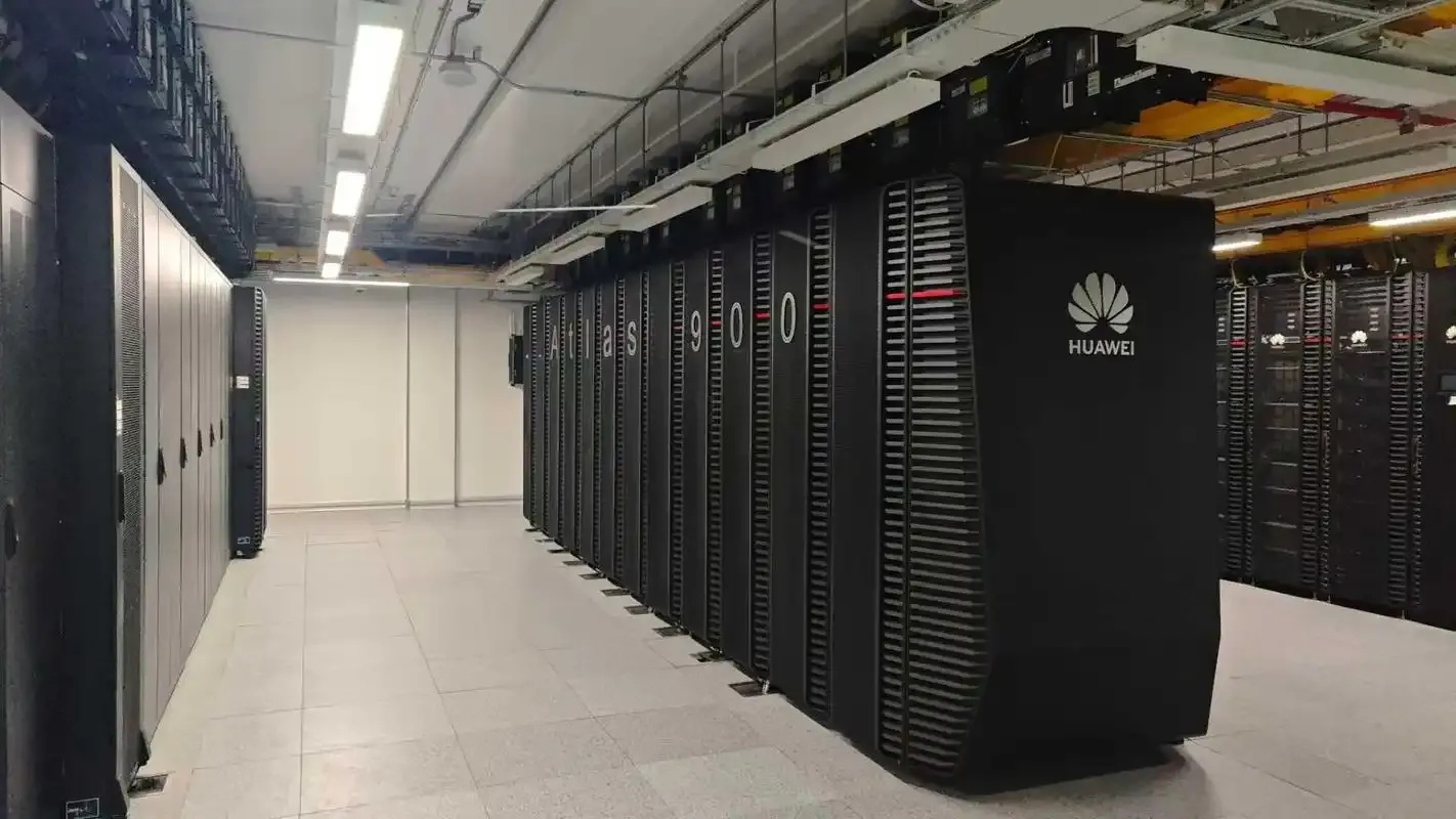 AI算力中心机柜选型指南与能效优化策略