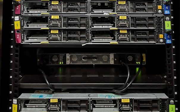 云主机与物理服务器：性能、成本与适用场景对比分析